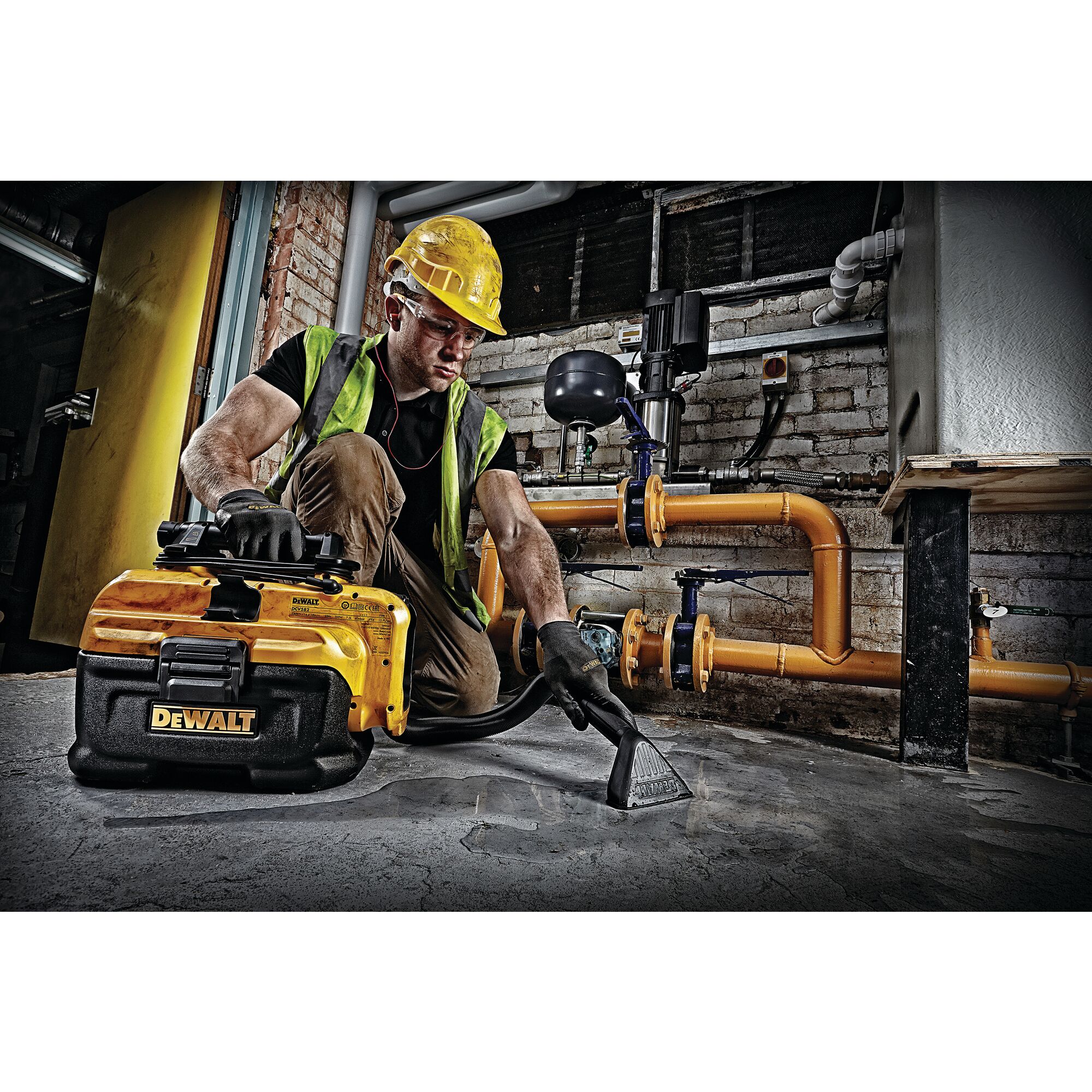 XR AC DC Wet Dry Vacuum DEWALT